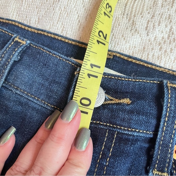 Levi’s dark wash high rise shorts - Picture 6 of 9